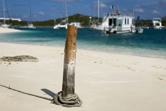 boat-hitch-stocking-island-exuma-bahamas