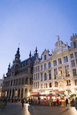 grand-place-outdoor-cafes-brussels-belgium